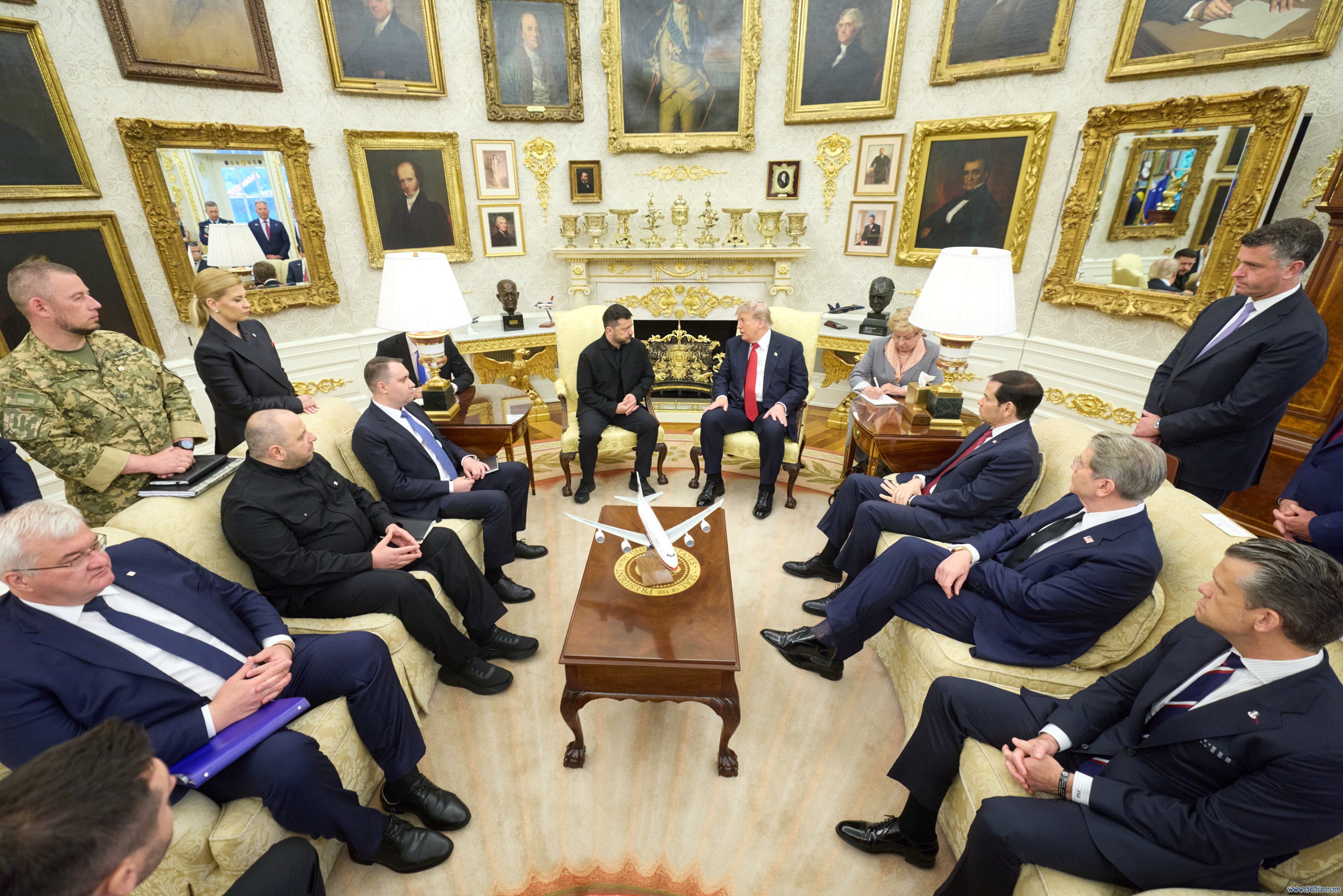 泽连斯基与特朗普会谈,美方人员包括国务卿鲁比奥、财长贝森特、防长赫格塞思等 泽连斯基X账号
